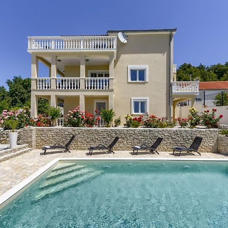 Апартаменты Haus Lilli Mit Pool Ражанац Экстерьер фото