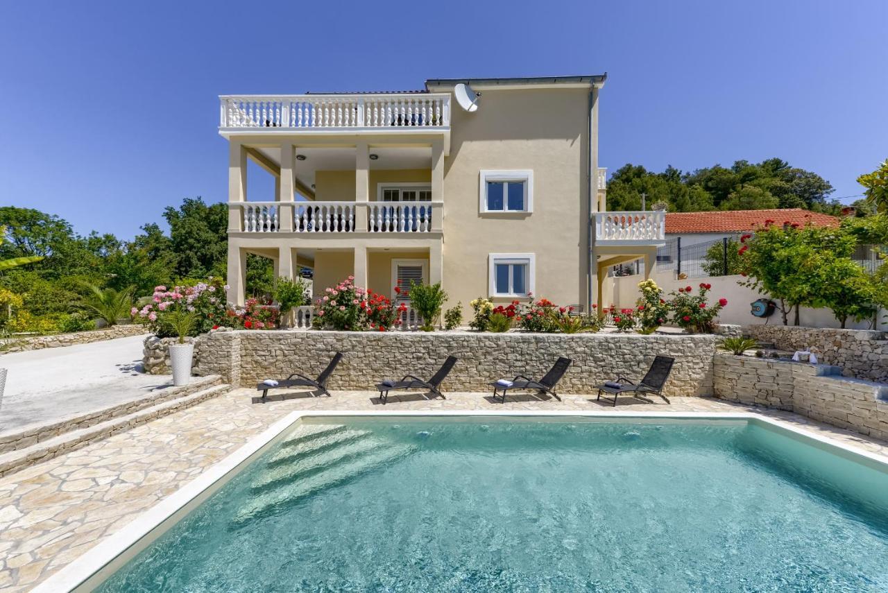 Апартаменты Haus Lilli Mit Pool Ражанац Экстерьер фото